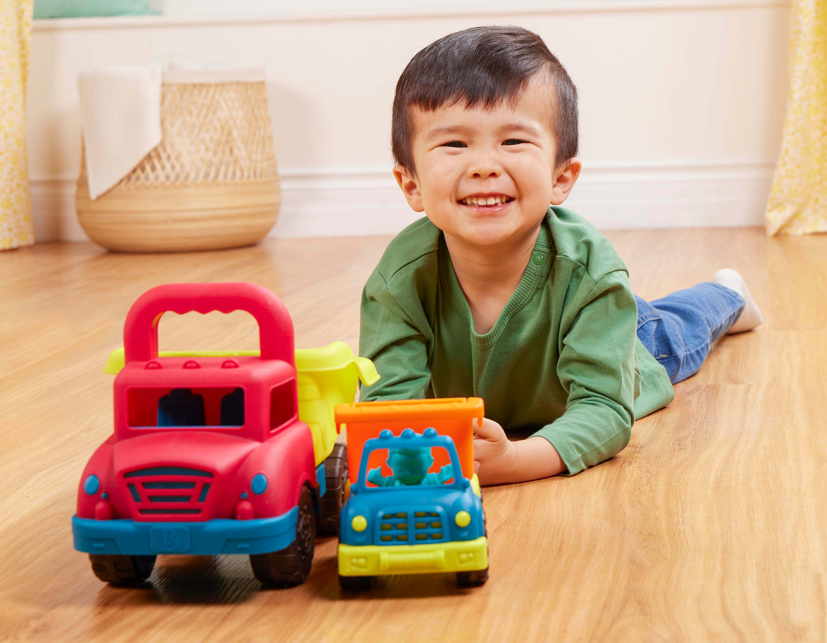 Set 2 camiones volquete con figura B Toys 2