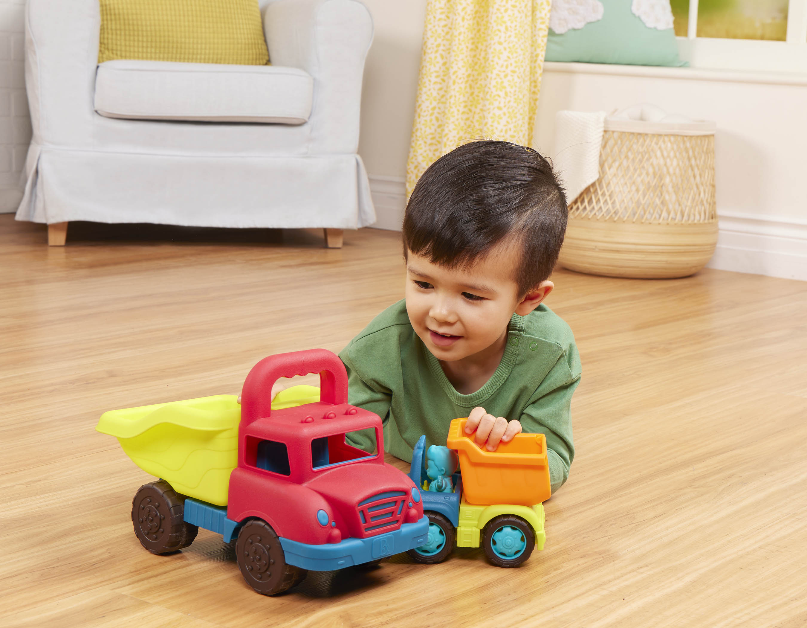 Set 2 camiones volquete con figura B Toys 6