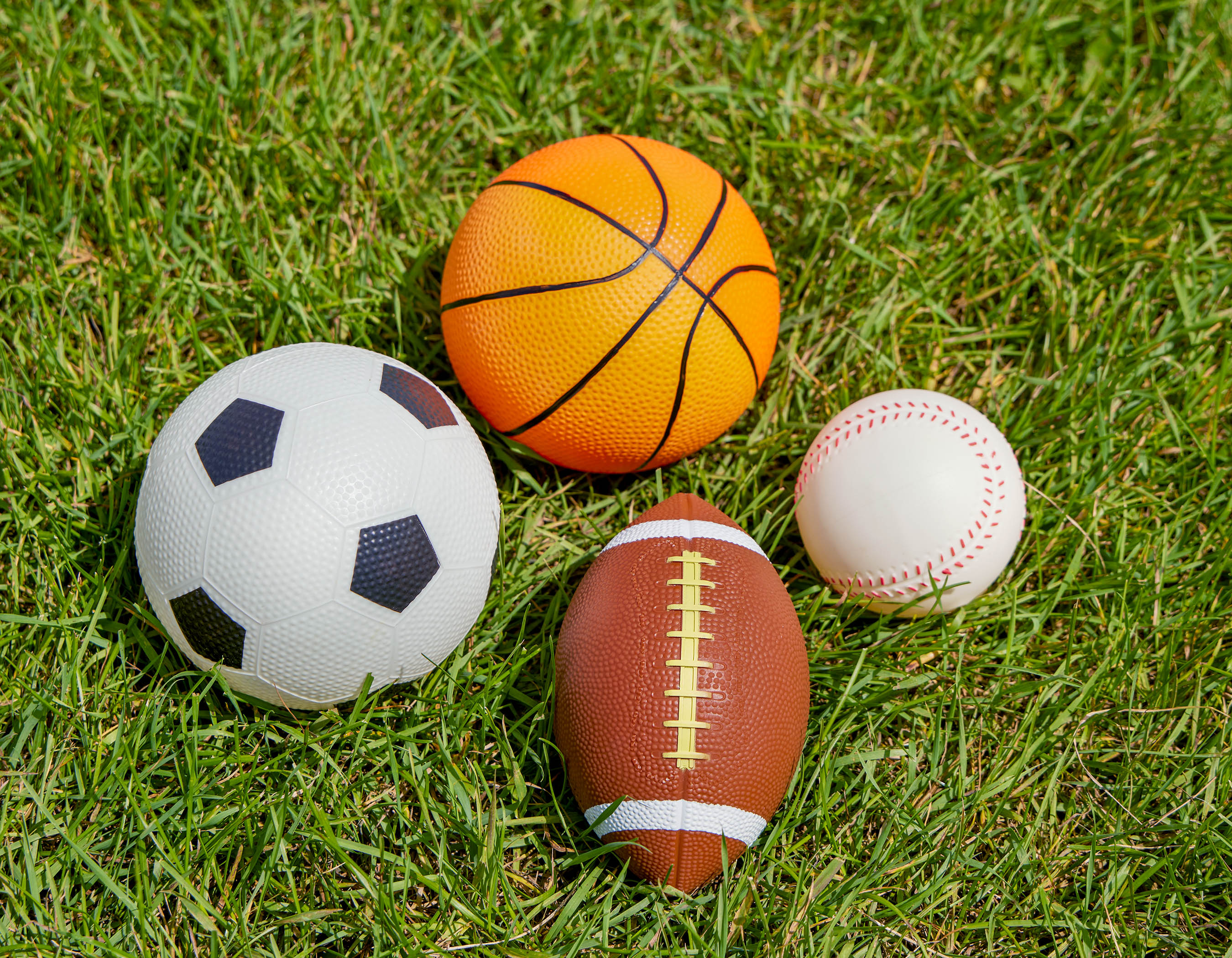 Juego de 4 pelotas (futbol, baloncesto, rugby y beisbol) B Toys 5
