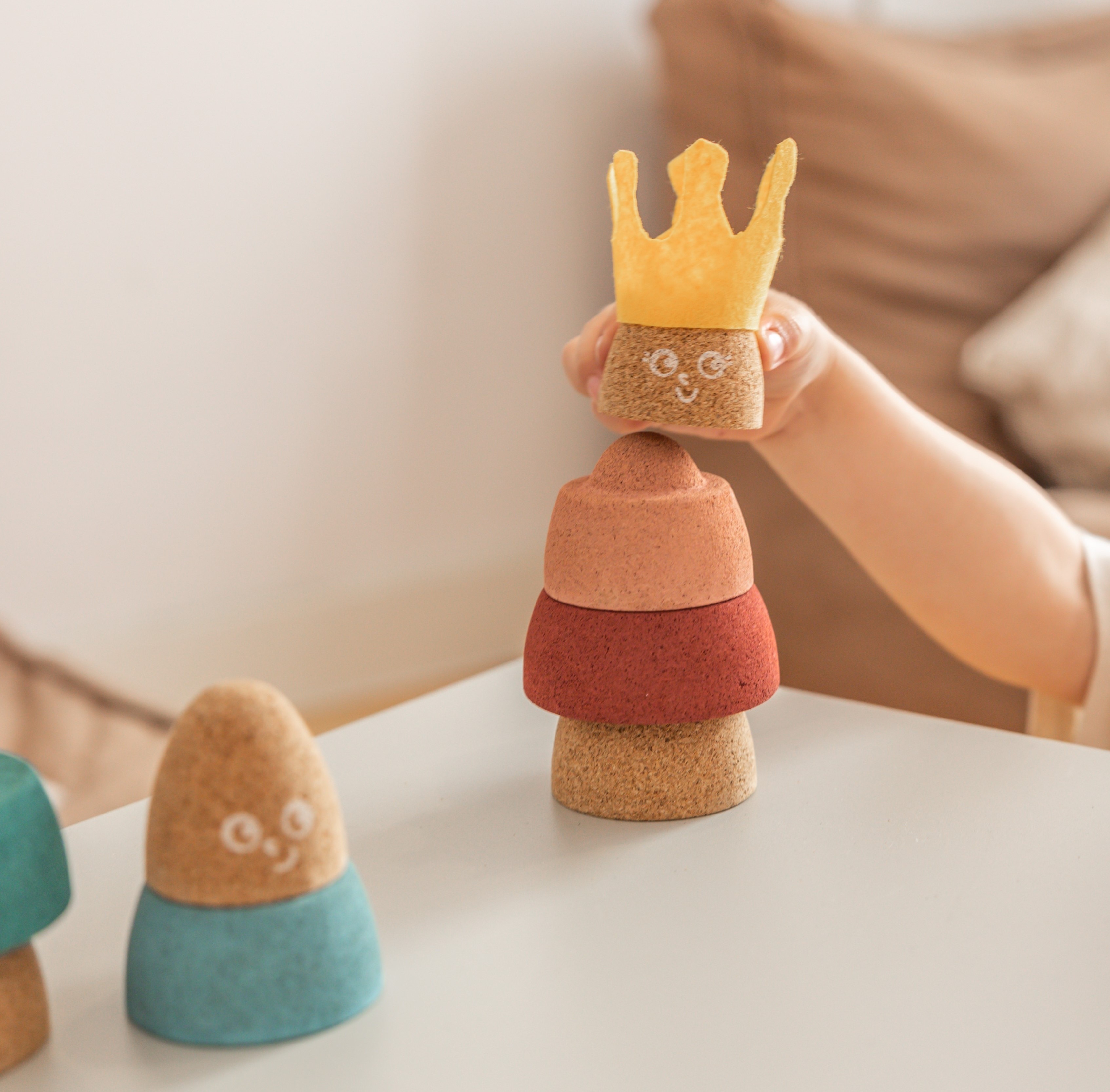 Figura apilable Reina del Corcho Korko 2