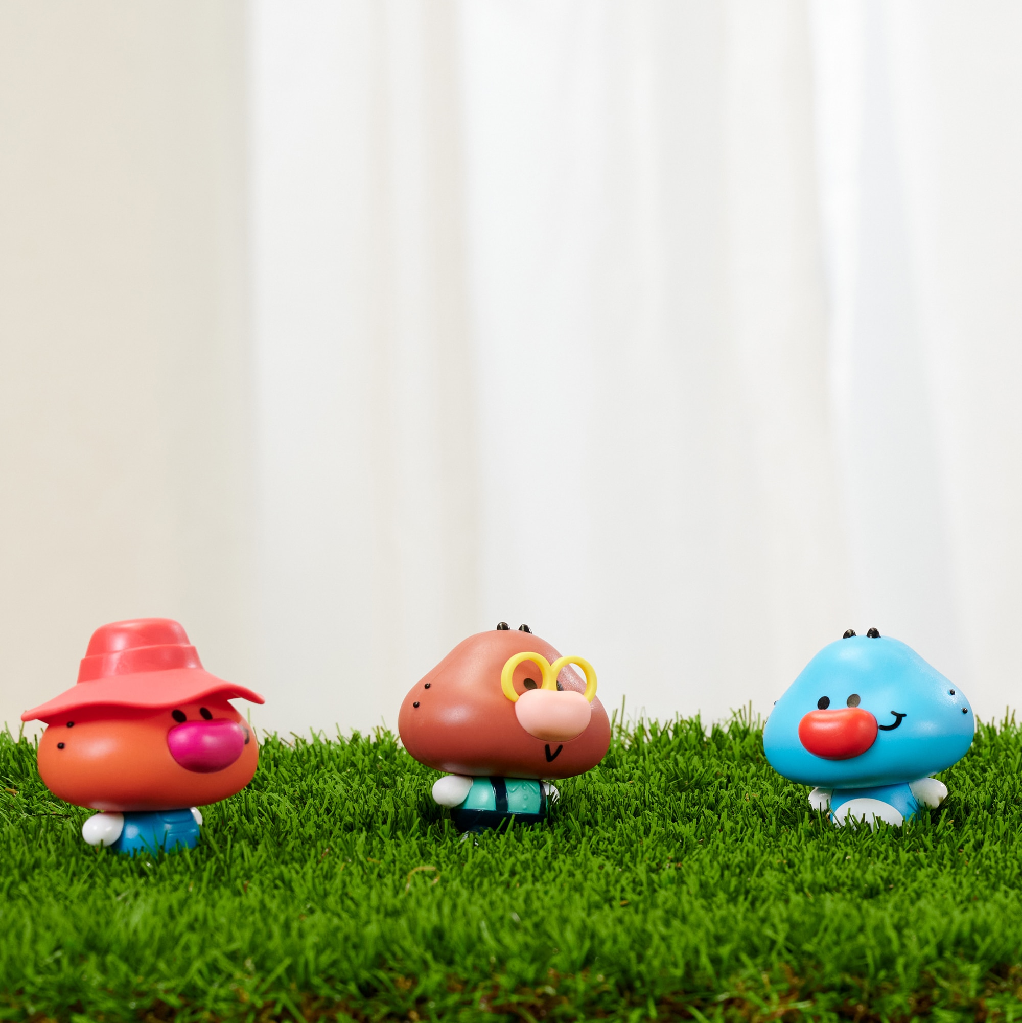 Set de 5 figuras Oggy Ogg 9
