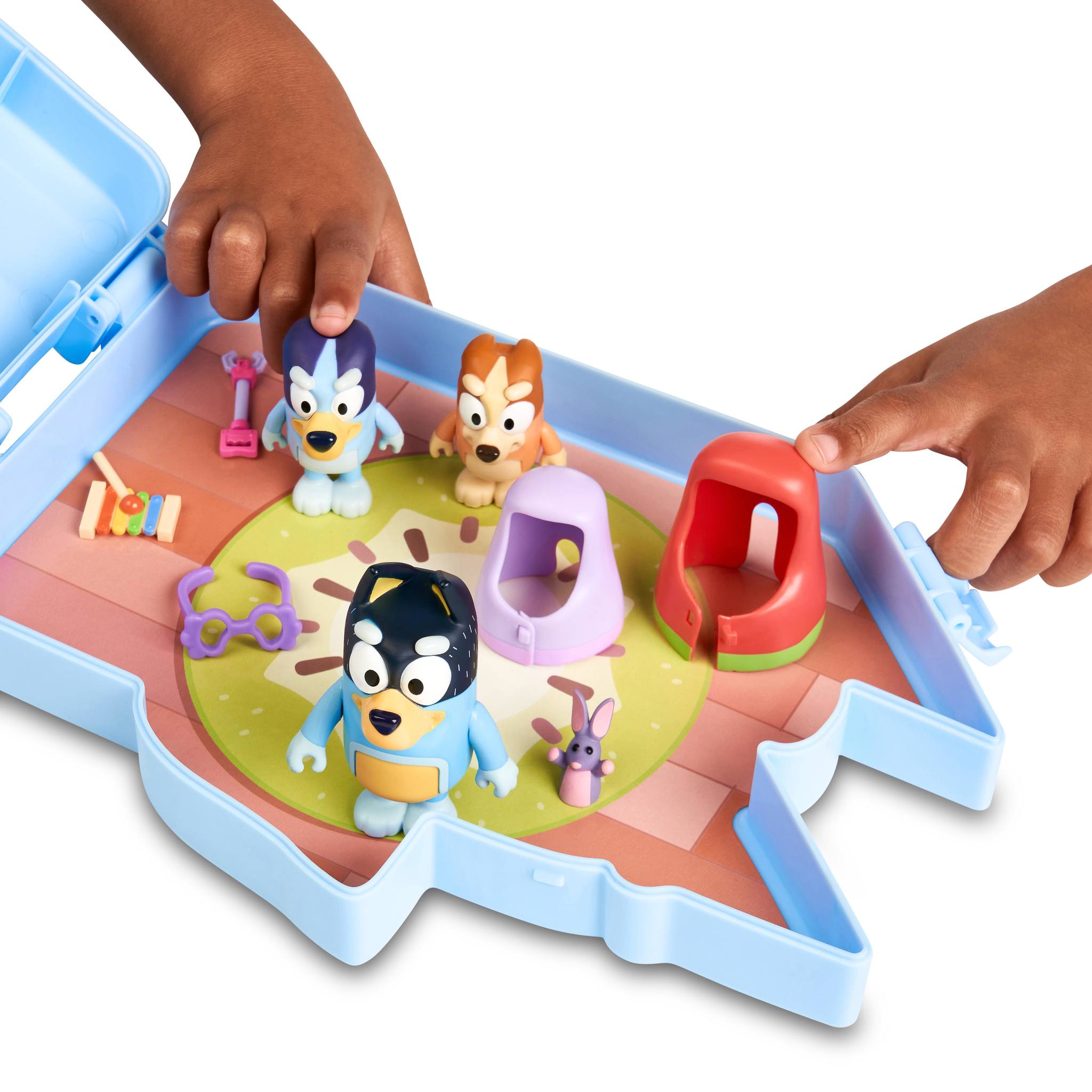 Mañetín con figuras Bluey Famosa 4