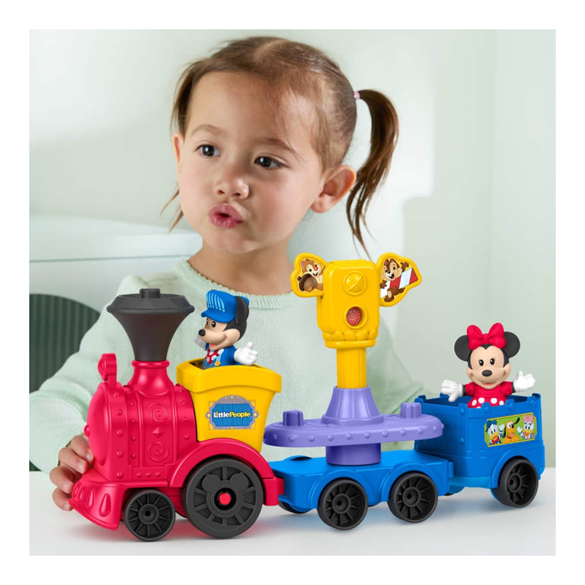 Tren musical de Mickey y Minnie con 2 figuras para juego de imitación Little People Disney Jr Fisher-Price 2