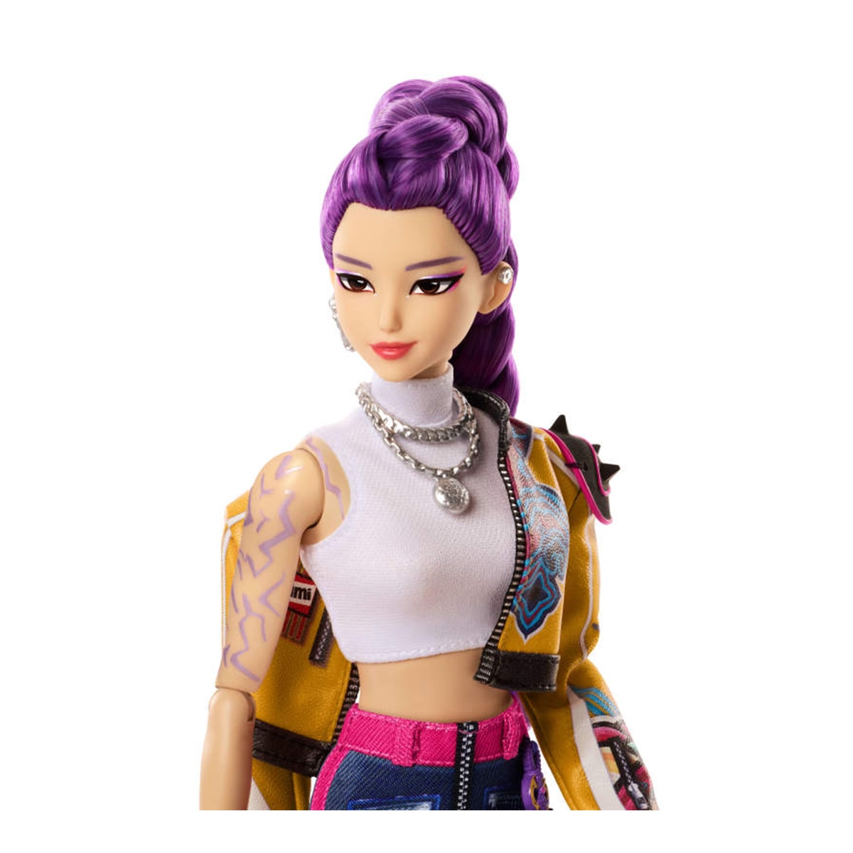 Muñeca Rumi HUNTR/X con el conjunto de la actuación "How It's Done" y accesorio de espada Netflix 4