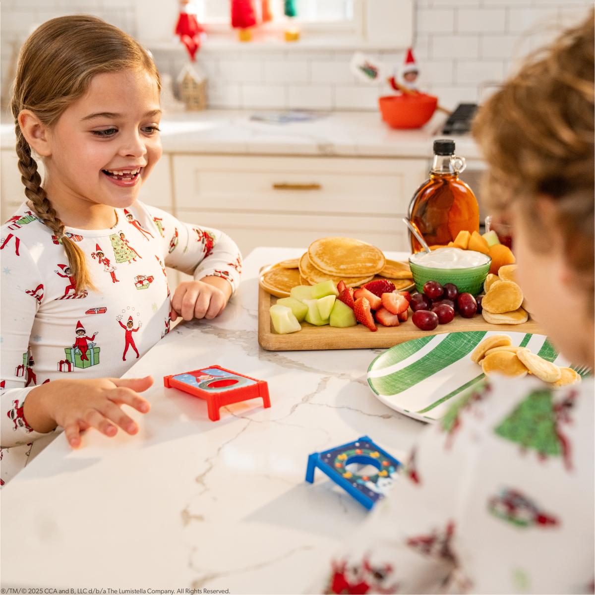 THE ELF ON THE SHELF: KIT DE IDEAS DIVERTIDAS CON 80 ACCESORIOS 13