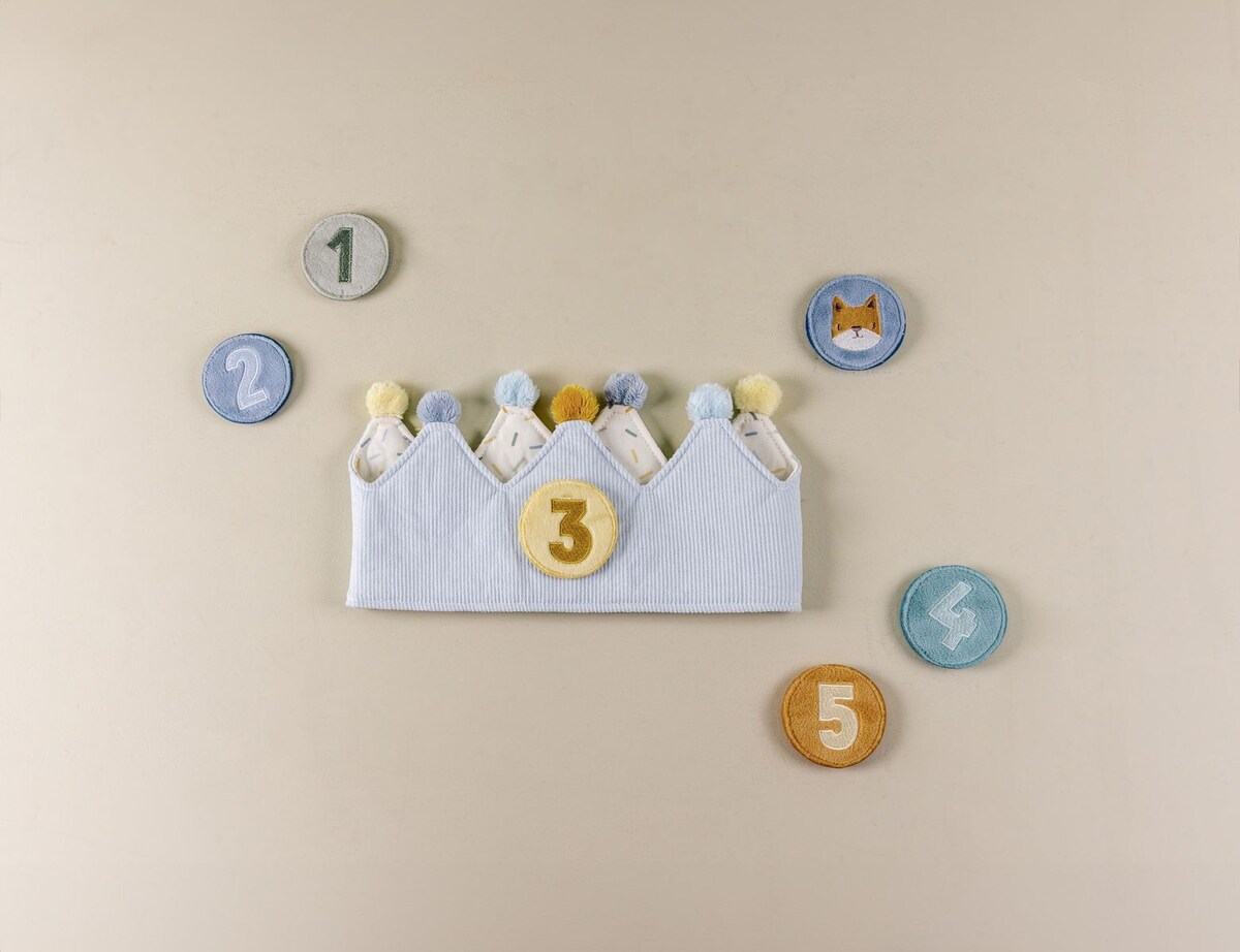 Corona de cumpleaños con números azul 6