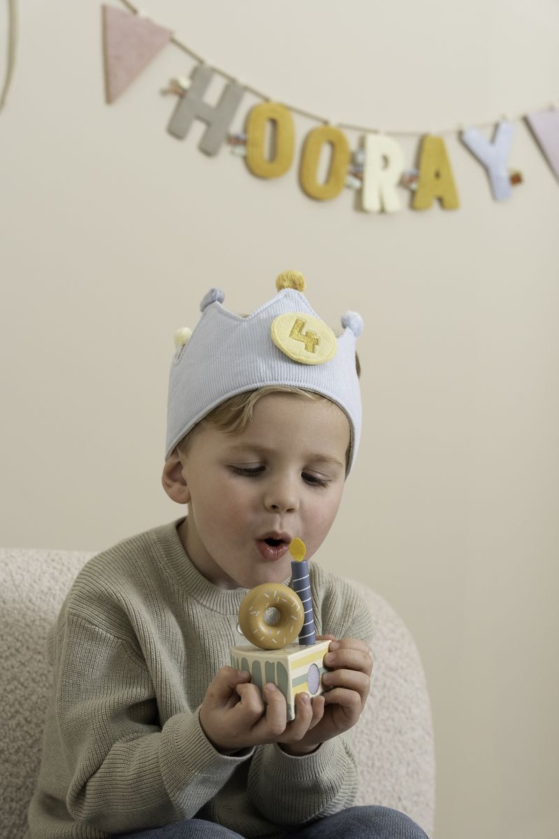 Corona de cumpleaños con números azul 8