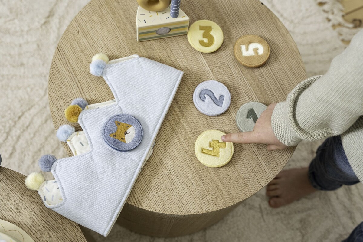 Corona de cumpleaños con números azul 11