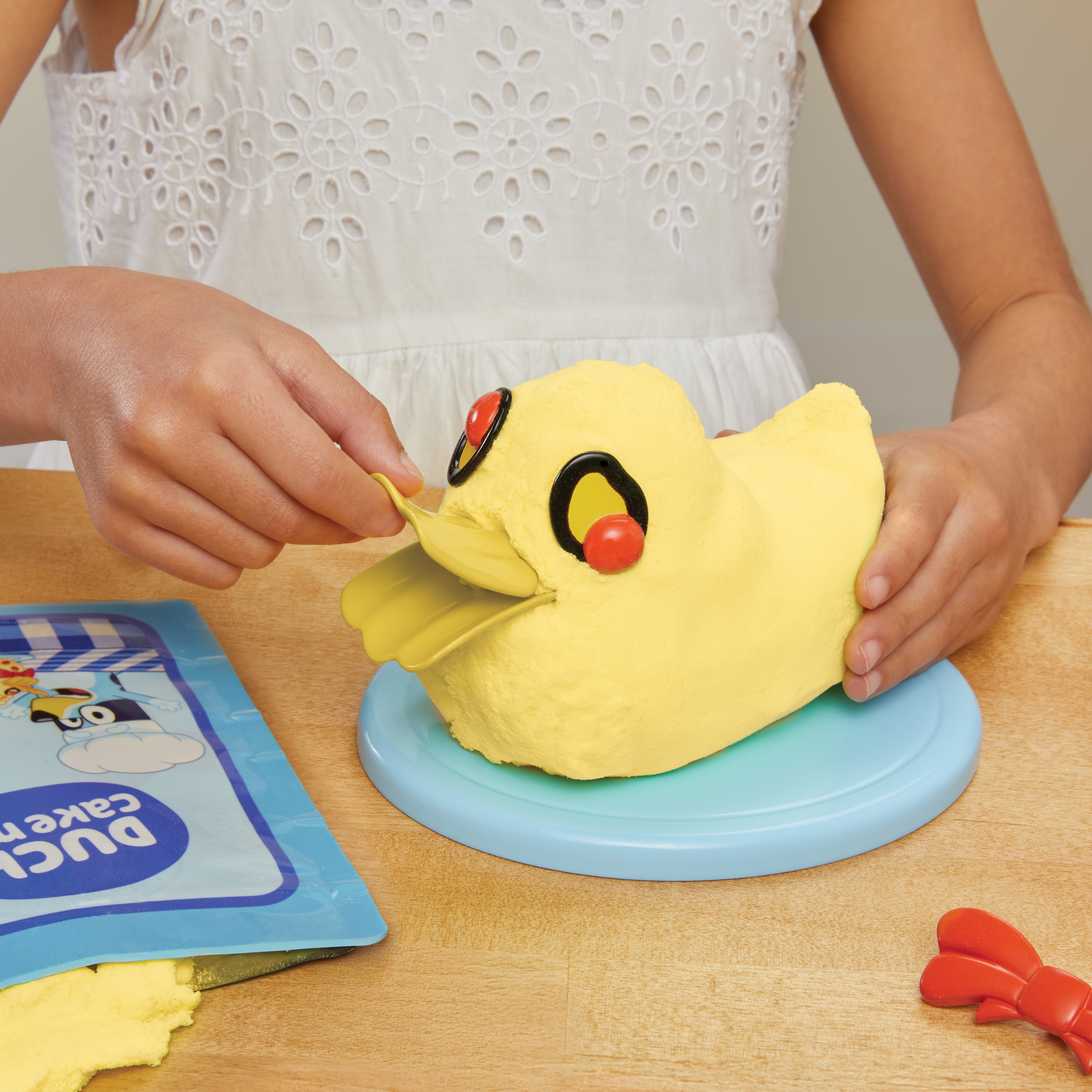 Creative Chefs Bluey-Duck Cake Kit 2