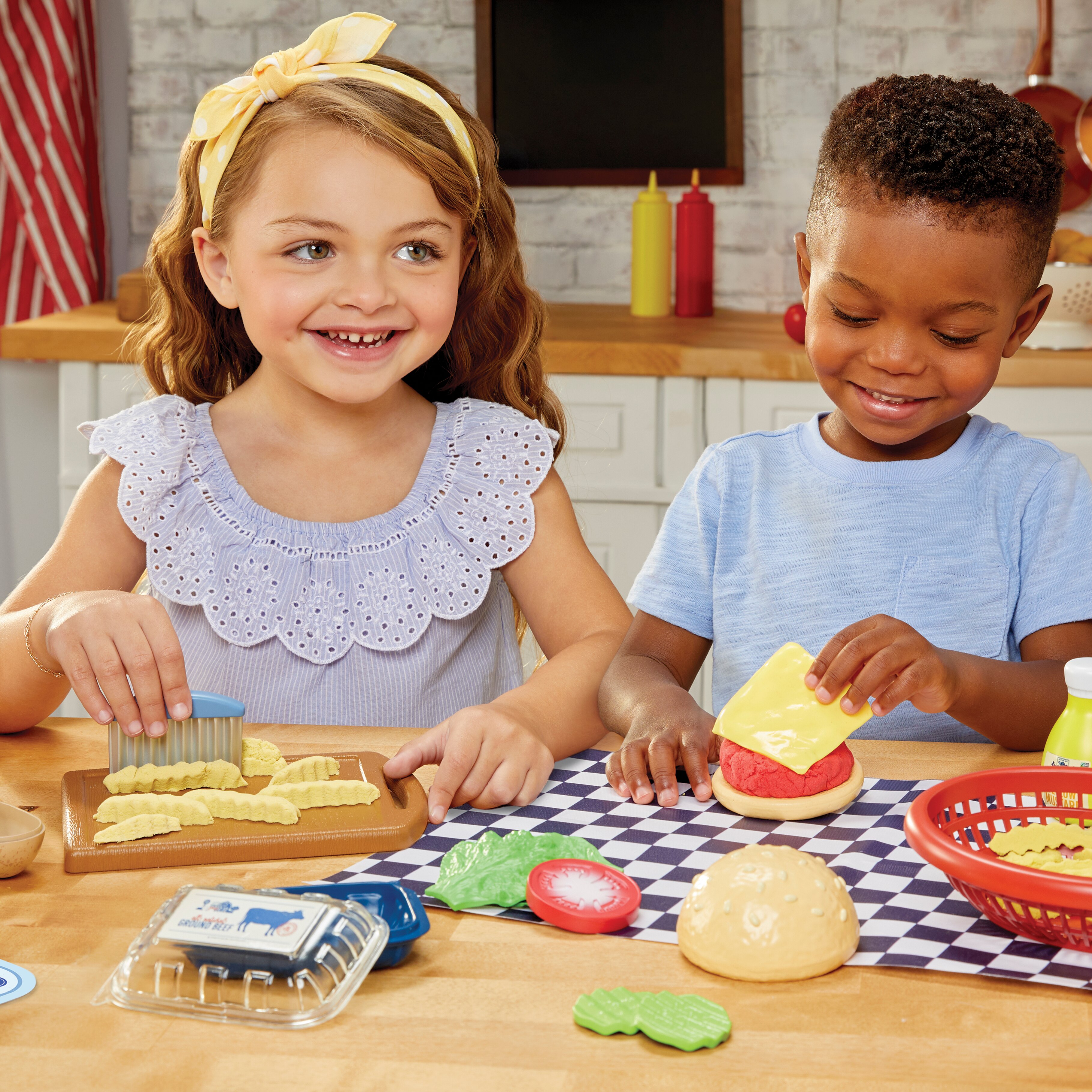 Juego de cocina Cheeseburger and Fries Kit Playset Creative Chefs 6
