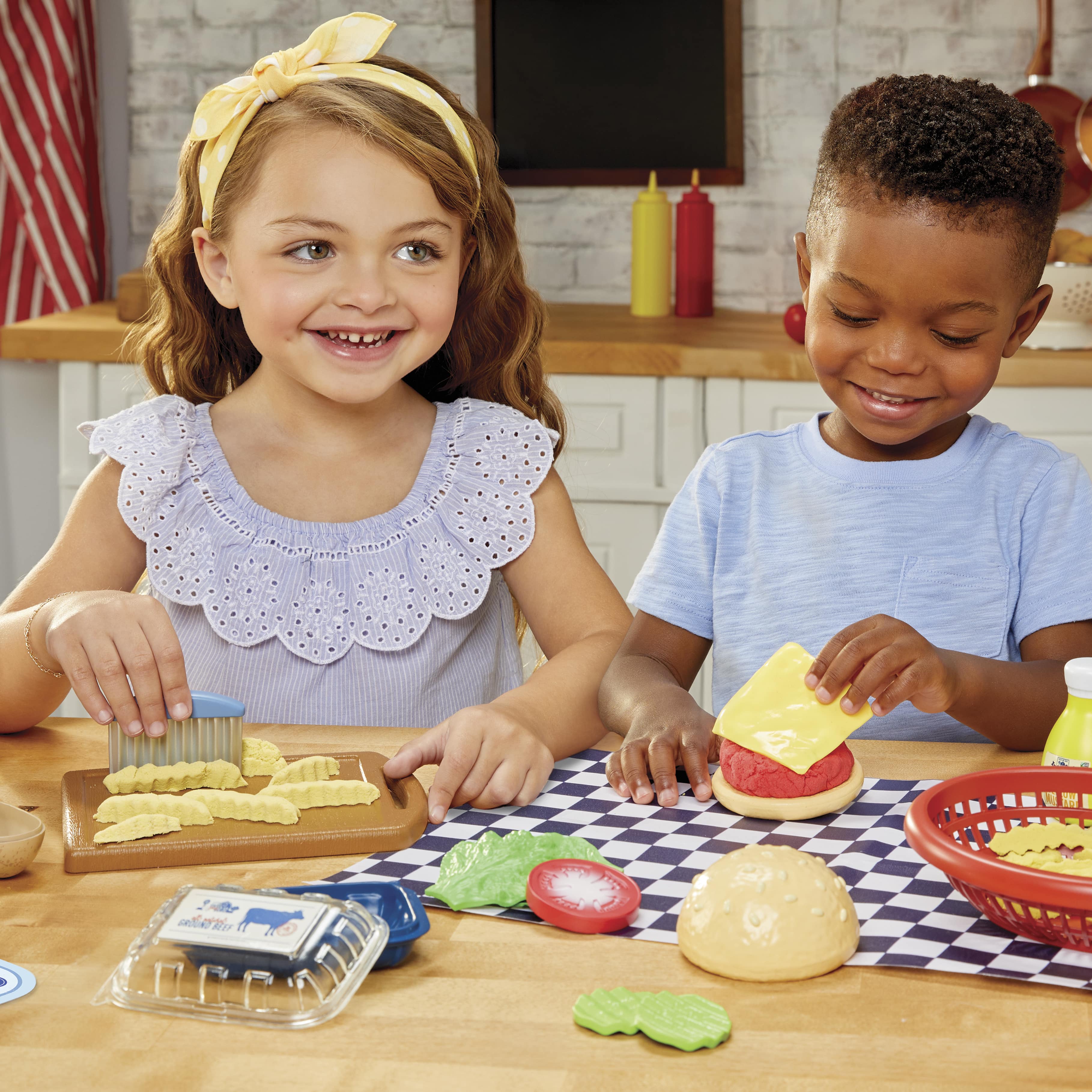 Juego de cocina Cheeseburger and Fries Kit Playset Creative Chefs 7