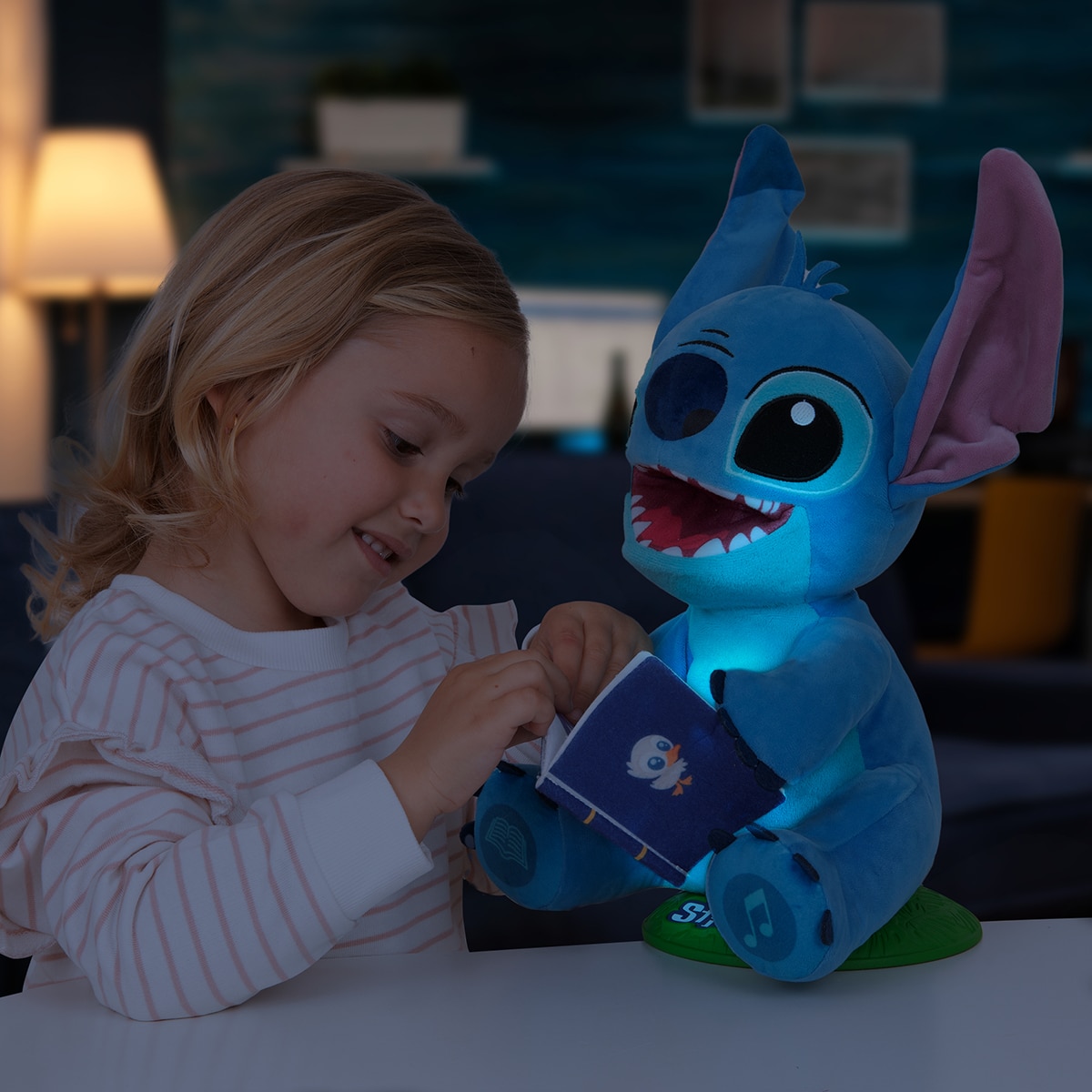 Peluche interactivo Stitch Cuentacuentos Lilo&Stitch Disney IMC Toys 5