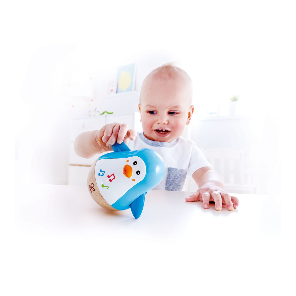Tentetieso pingüino juguete de madera Hape 3