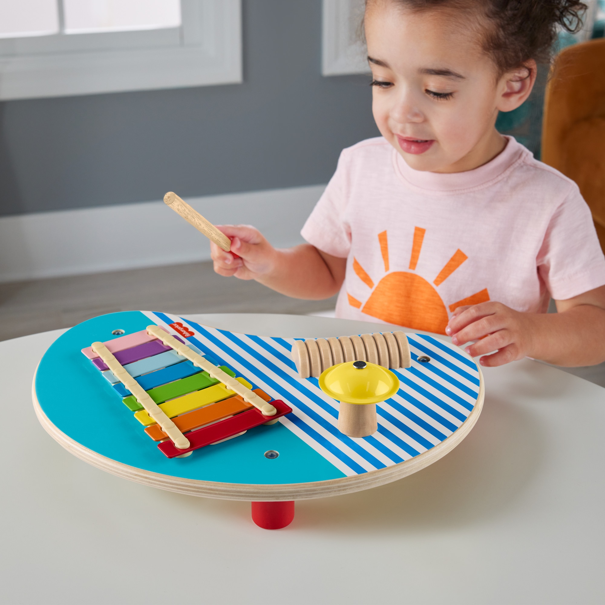 Mesa de madera con instrumentos de percusión Fisher-Price 2