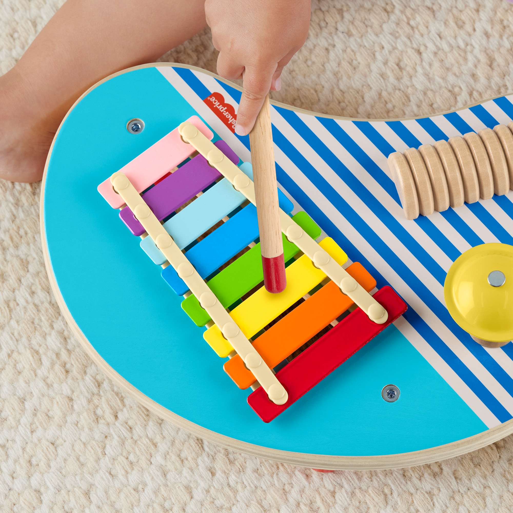 Mesa de madera con instrumentos de percusión Fisher-Price 3