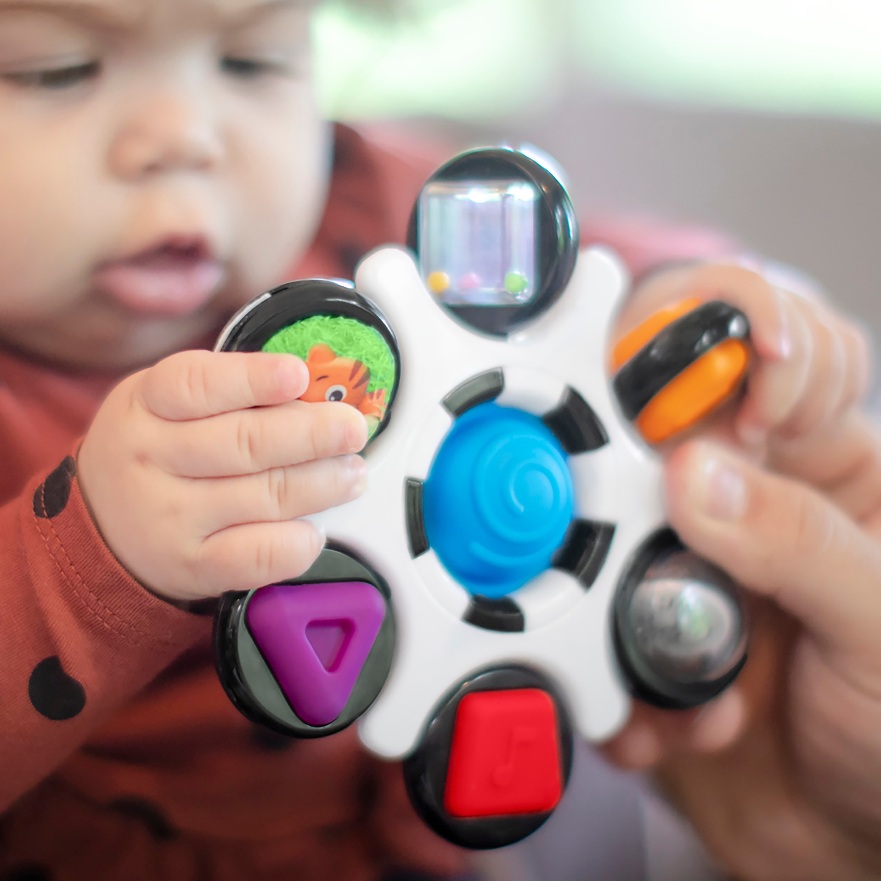 Sonajero mordedor curiosity clutch twist & pop de Baby Einstein 5