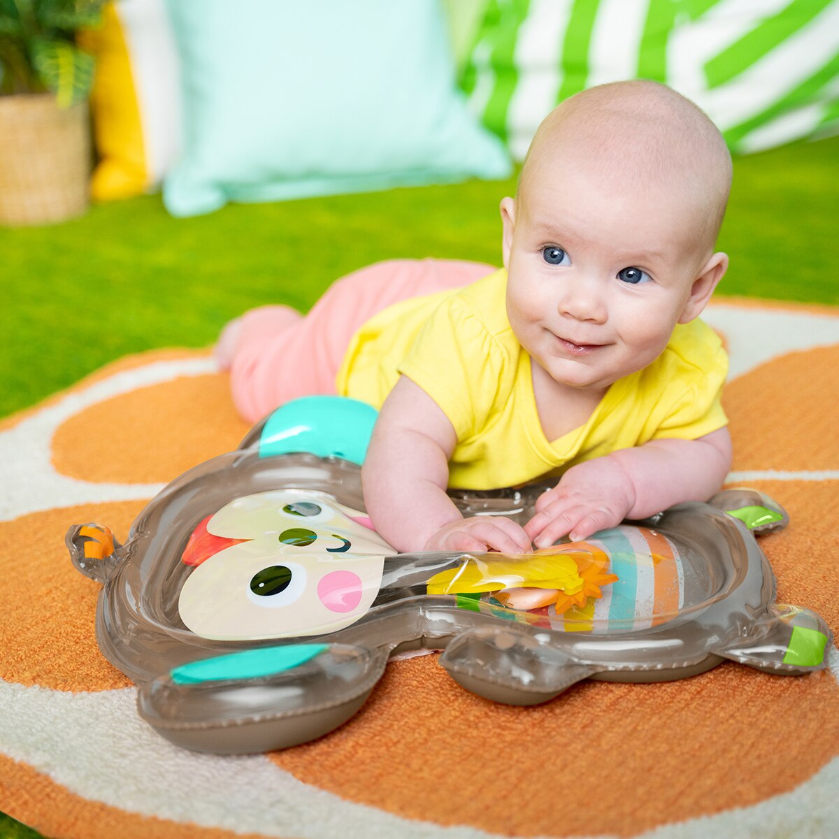 Alfombra inflable con agua Hungry Monkey Bright Starts 2