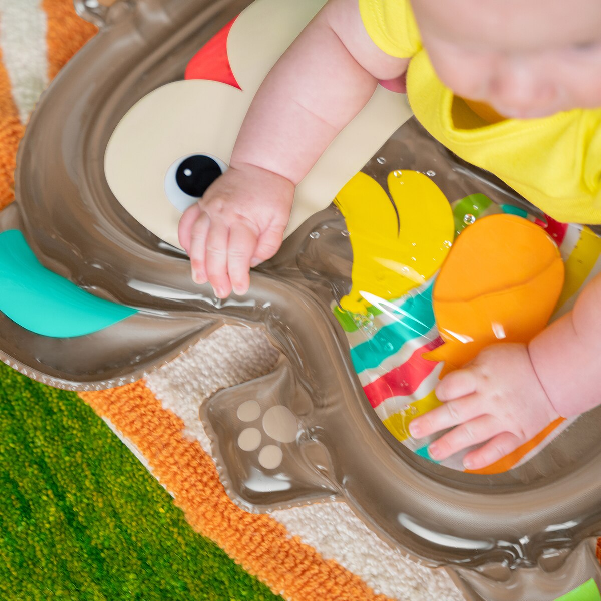 Alfombra inflable con agua Hungry Monkey Bright Starts 4