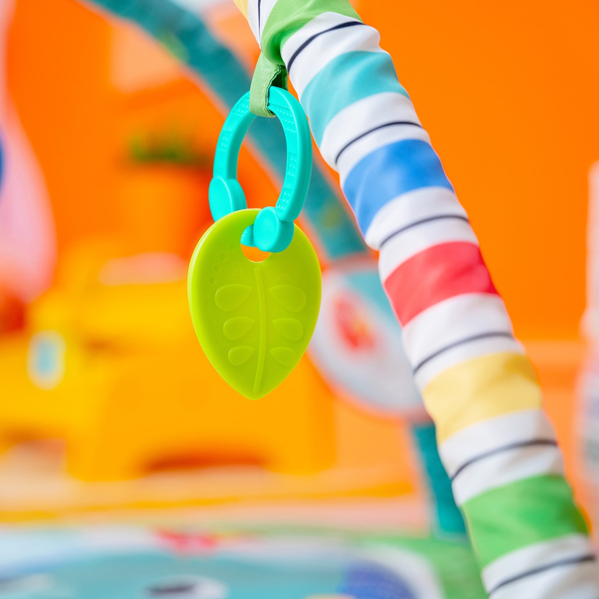 Gimnasio para bebés Activity Gym plegable Wild Wiggles Bright Starts 9