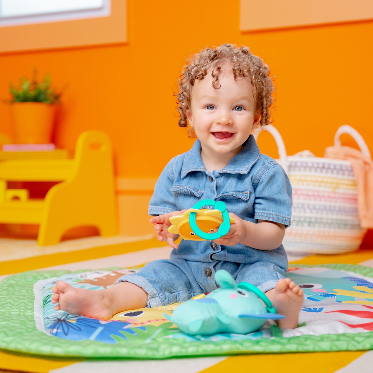 Gimnasio para bebés Activity Gym plegable Wild Wiggles Bright Starts 13