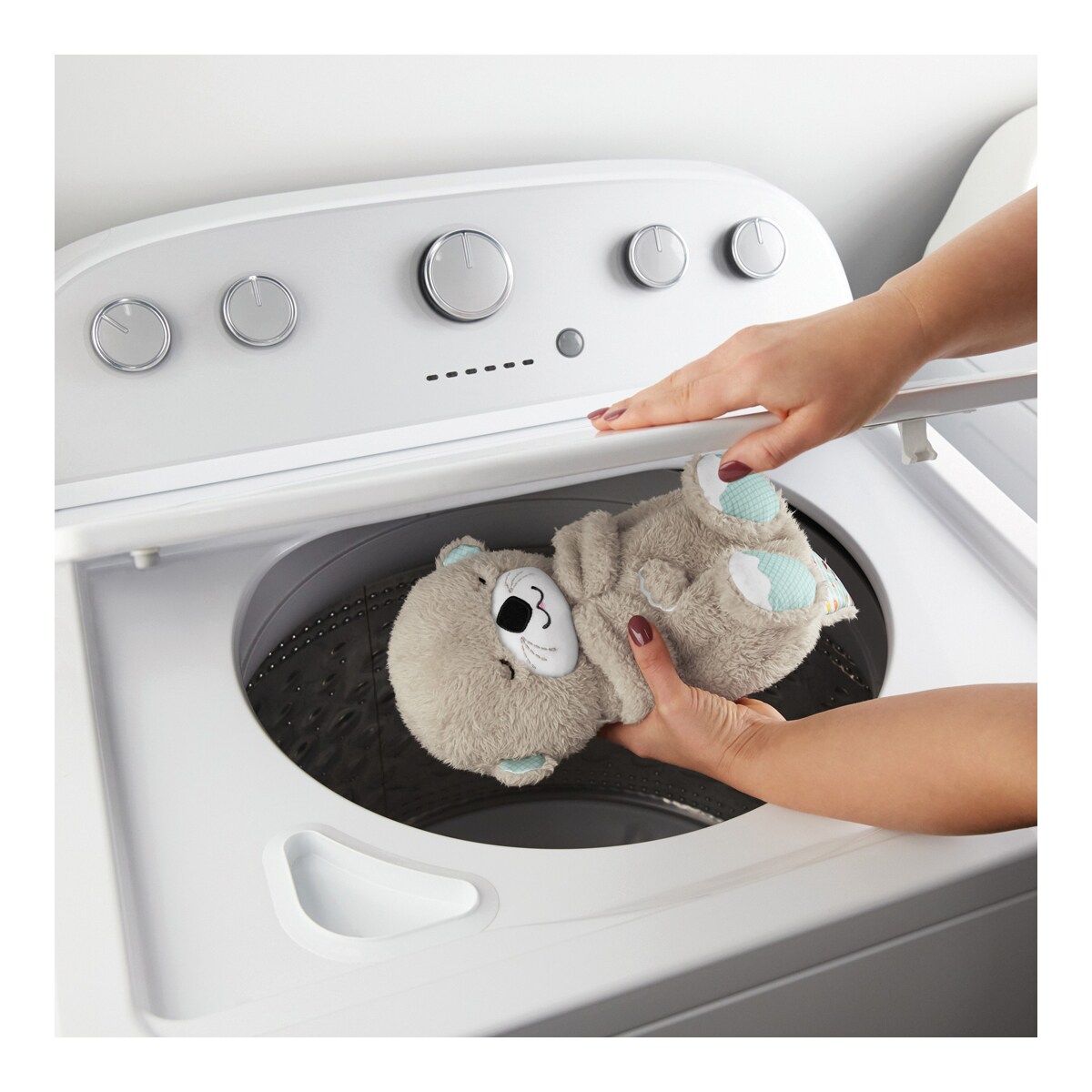 Fisher-Price Nutria Hora de Dormir, juguete de cuna y peluche para bebé recién nacido 7