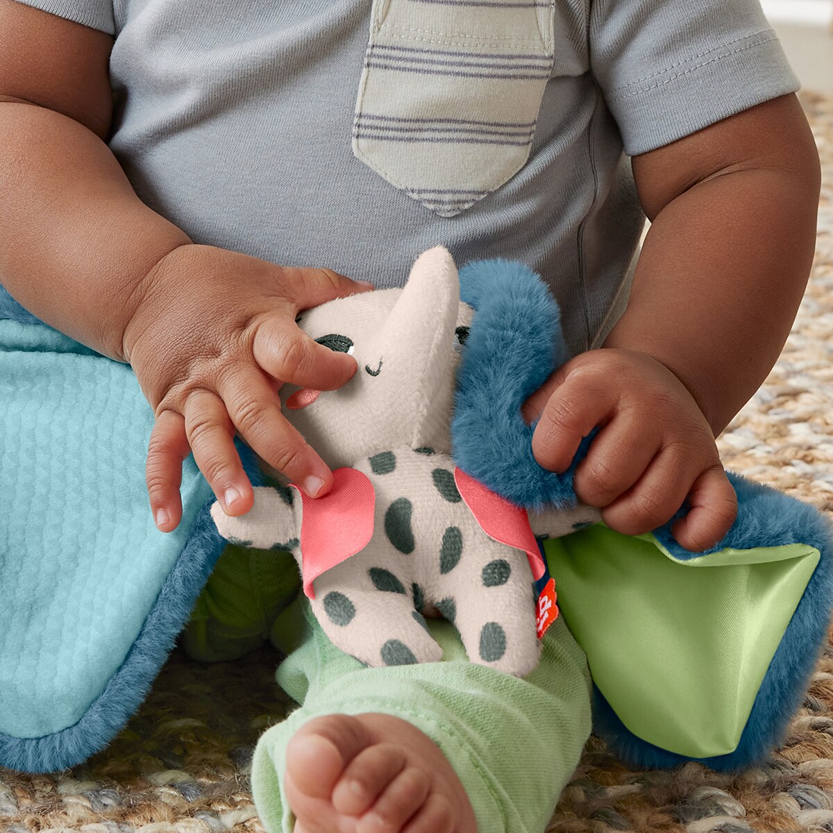 Peluche Elefante orejas grandes SustainaPals Fisher-Price 3