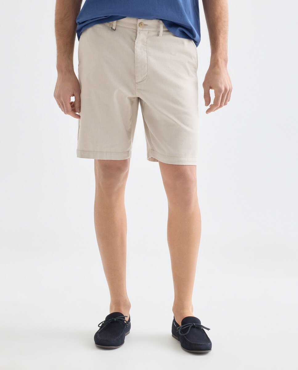 Imagen 0 de Bermuda chino regular fit 100% algodón de hombre Marrón claro