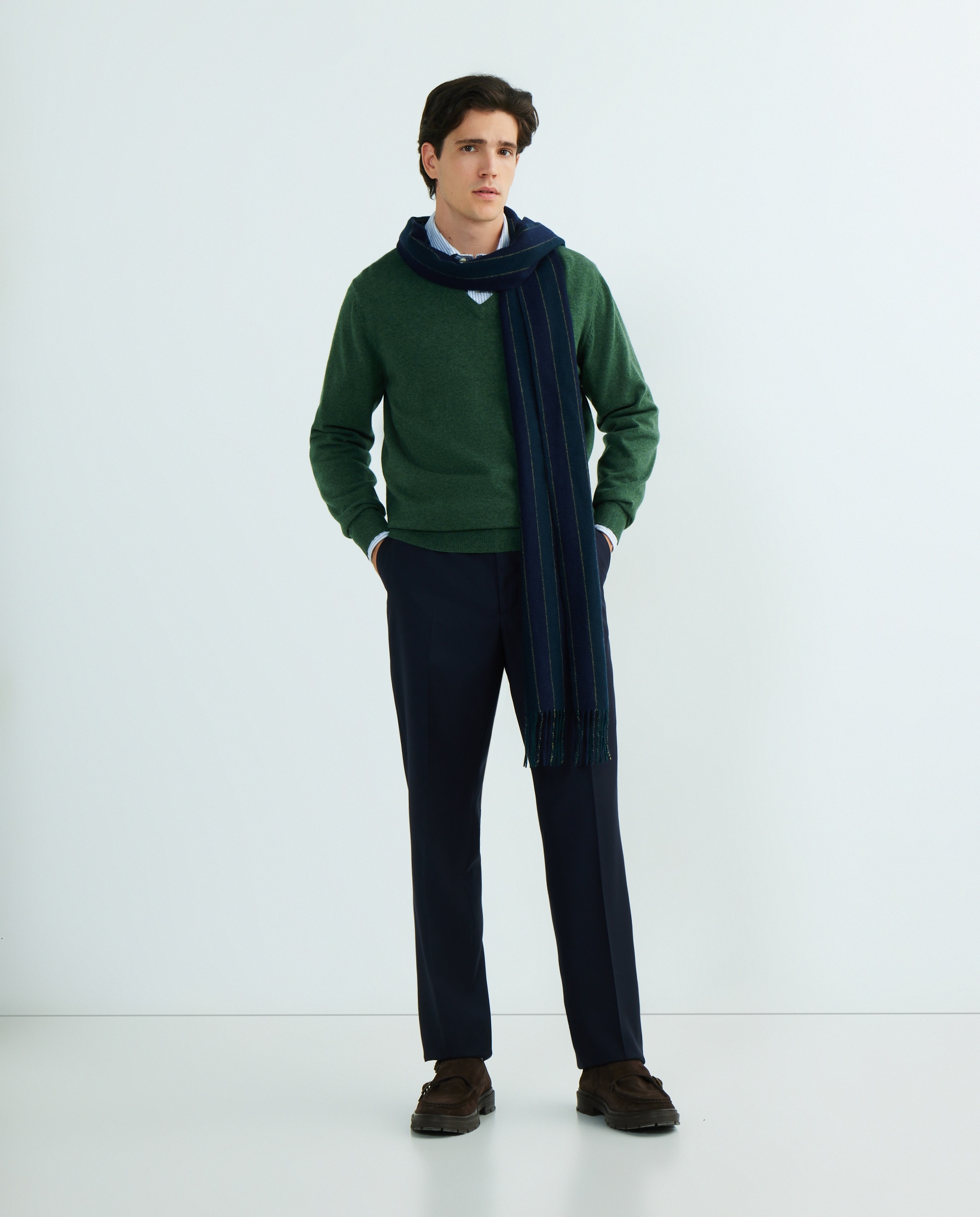 Jersey de lana 100% de hombre con cuello de pico - Alan Paine - Verde militar Verde militar-2