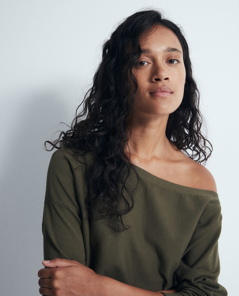 Camisola de Malha com Decote Assimétrico Esmeralda-3