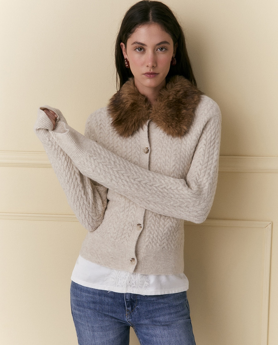Imagen 0 de Chaqueta trenzada cuello pelo