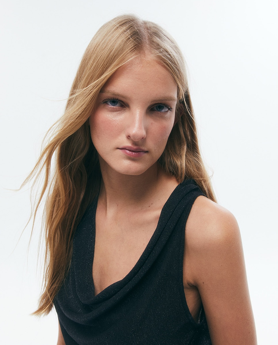 Imagen 2 de Top sin manga drapeado escote lurex - Sfera - Negro Negro