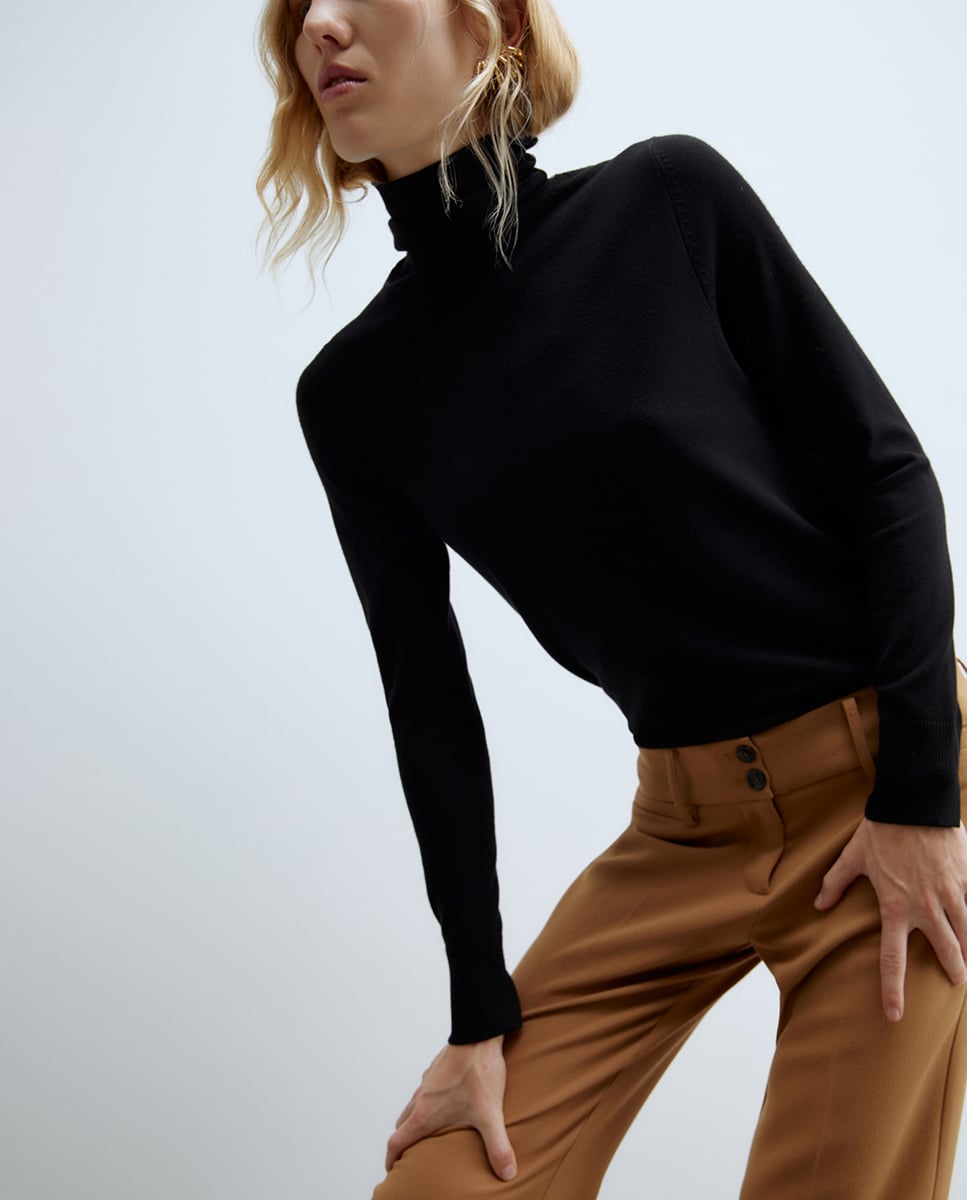 Camisola de Malha Básica com Gola Preto-1