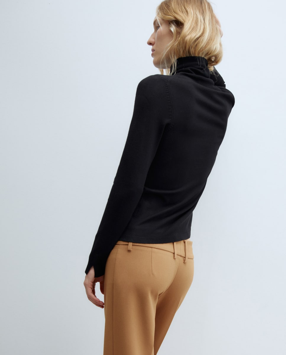 Camisola de Malha Básica com Gola Preto-2