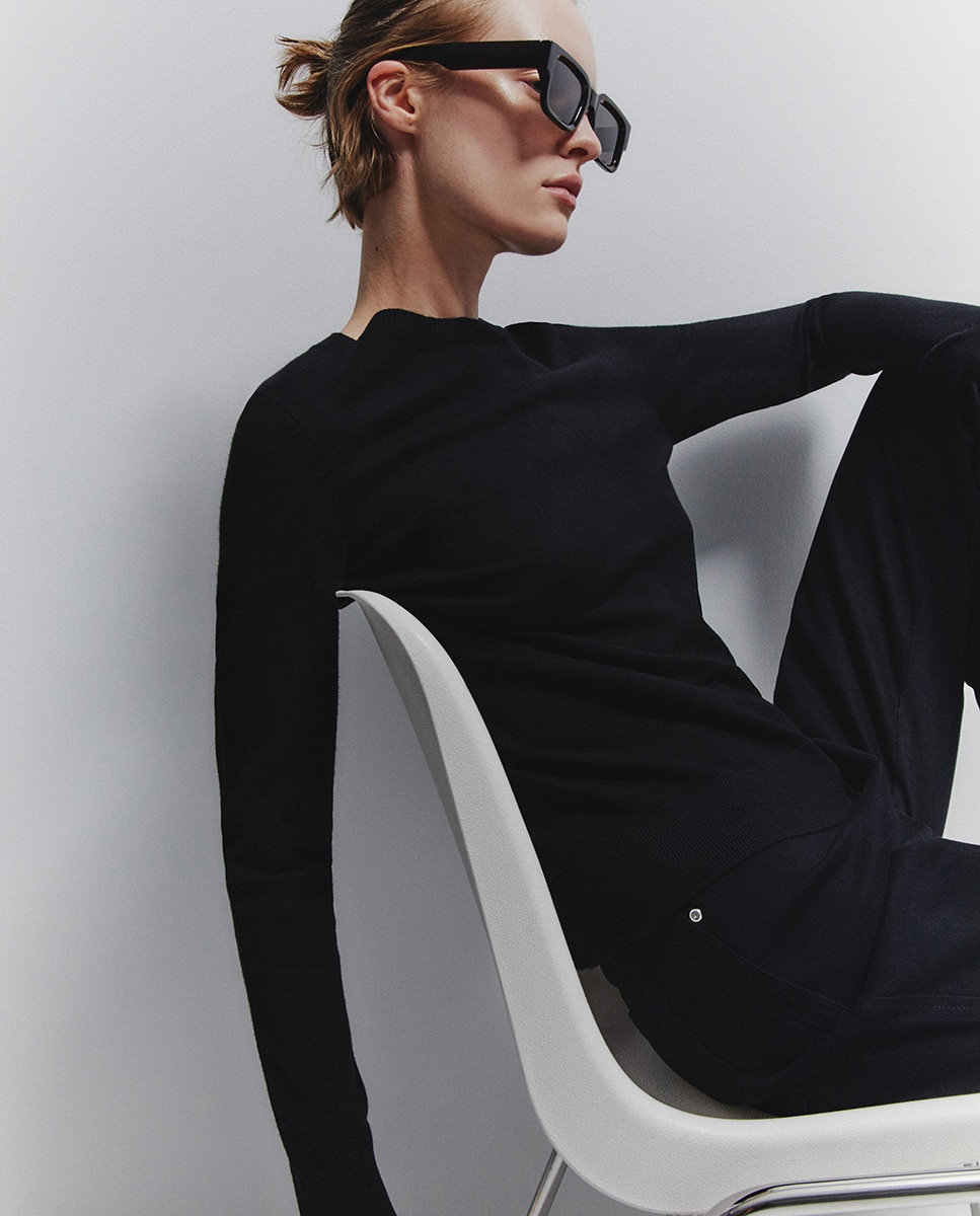 Camisola de Malha Básica com Gola Preto-1