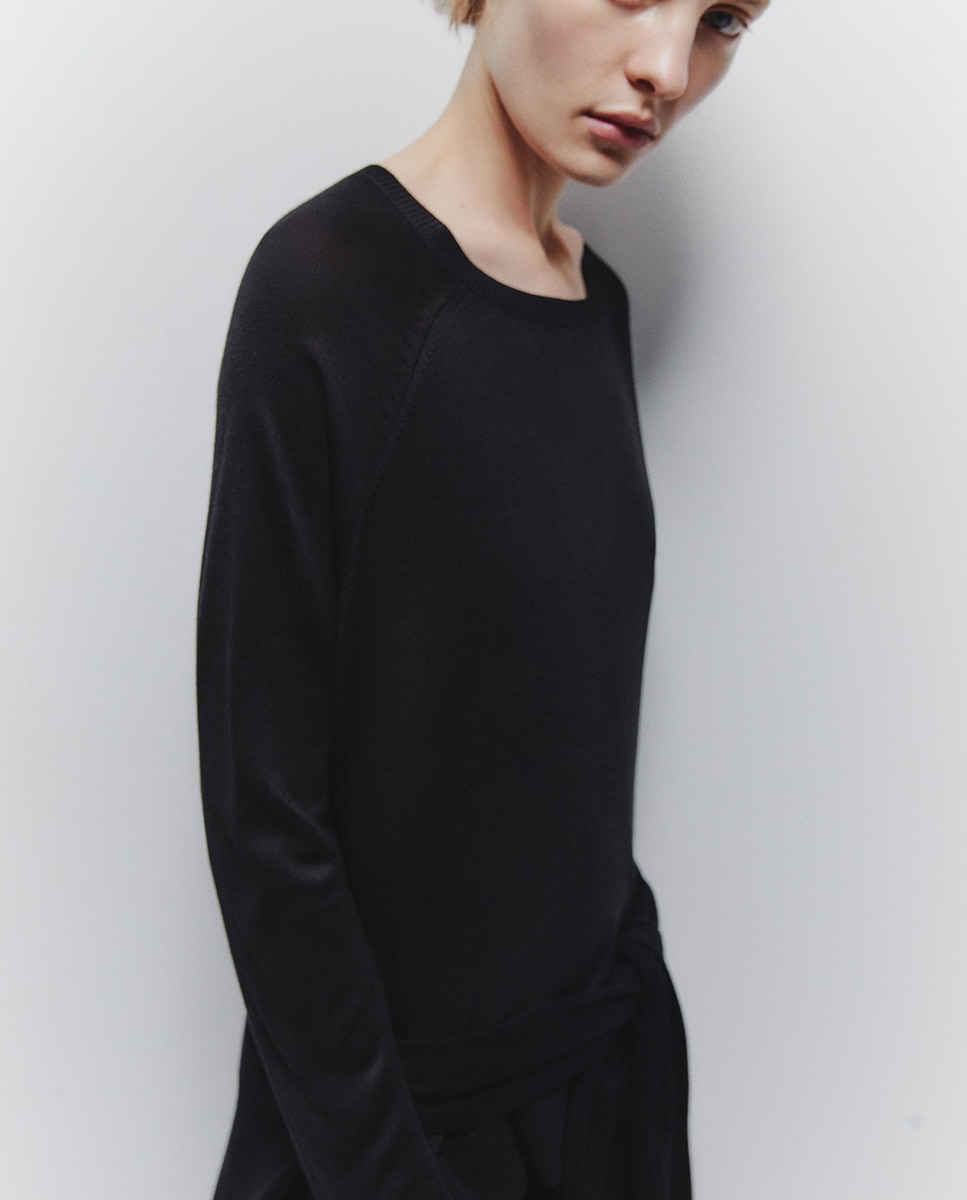 Camisola de Malha Básica com Gola Preto-4