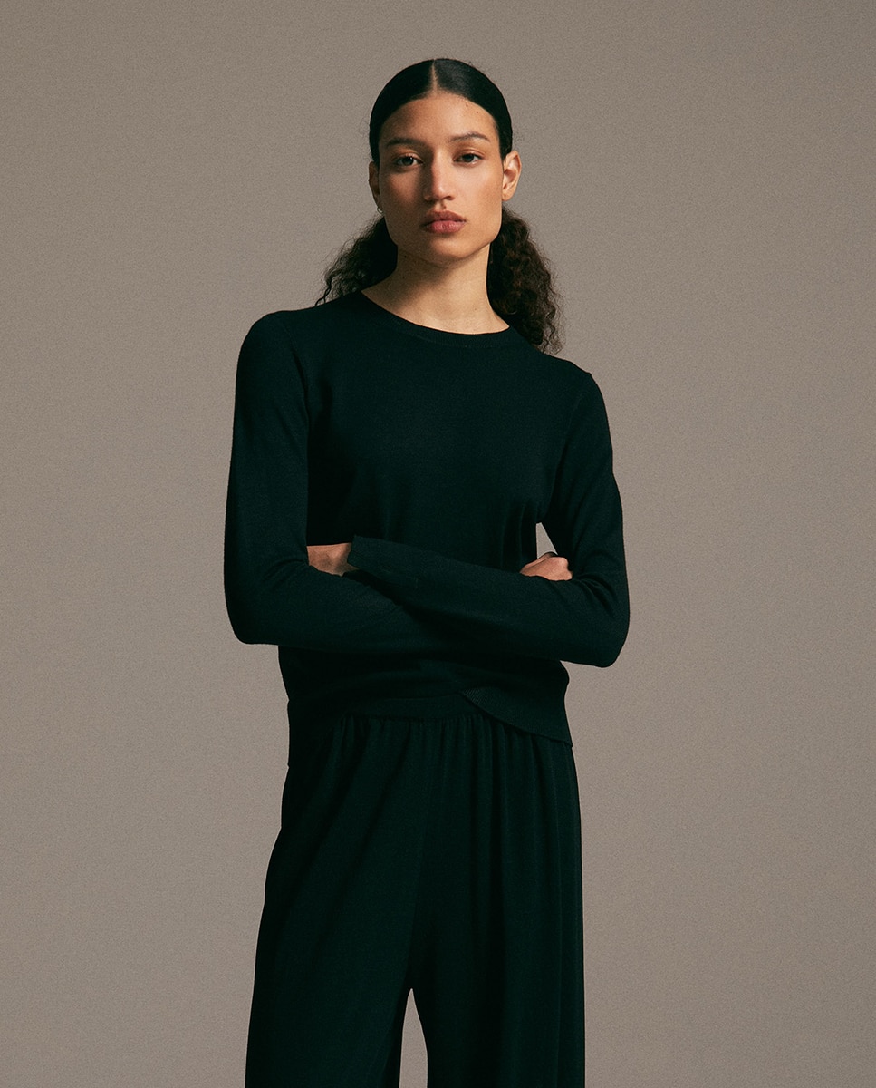 Camisola de Malha com Ponto Liso Preto-2