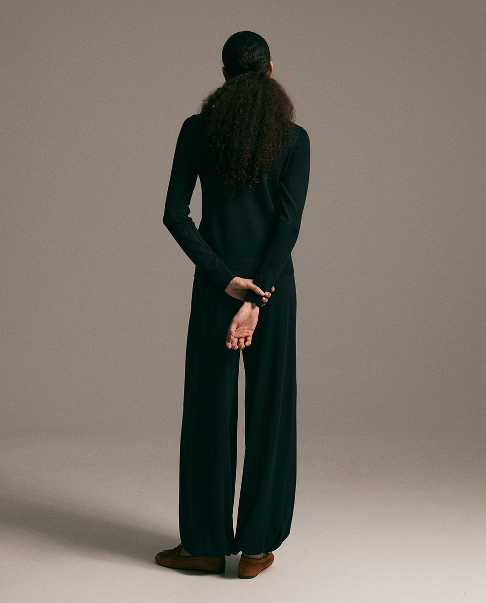 Camisola de Malha com Ponto Liso Preto-6