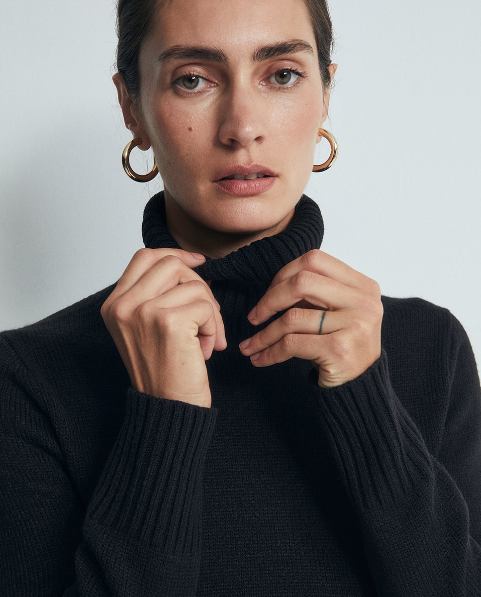 Camisola de Malha Acrílica com Gola Dobrada Preto-3