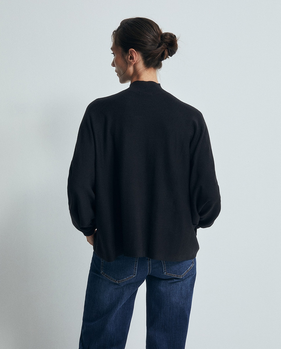 Camisola de Malha Tipo Poncho com Meia Gola Preto-4