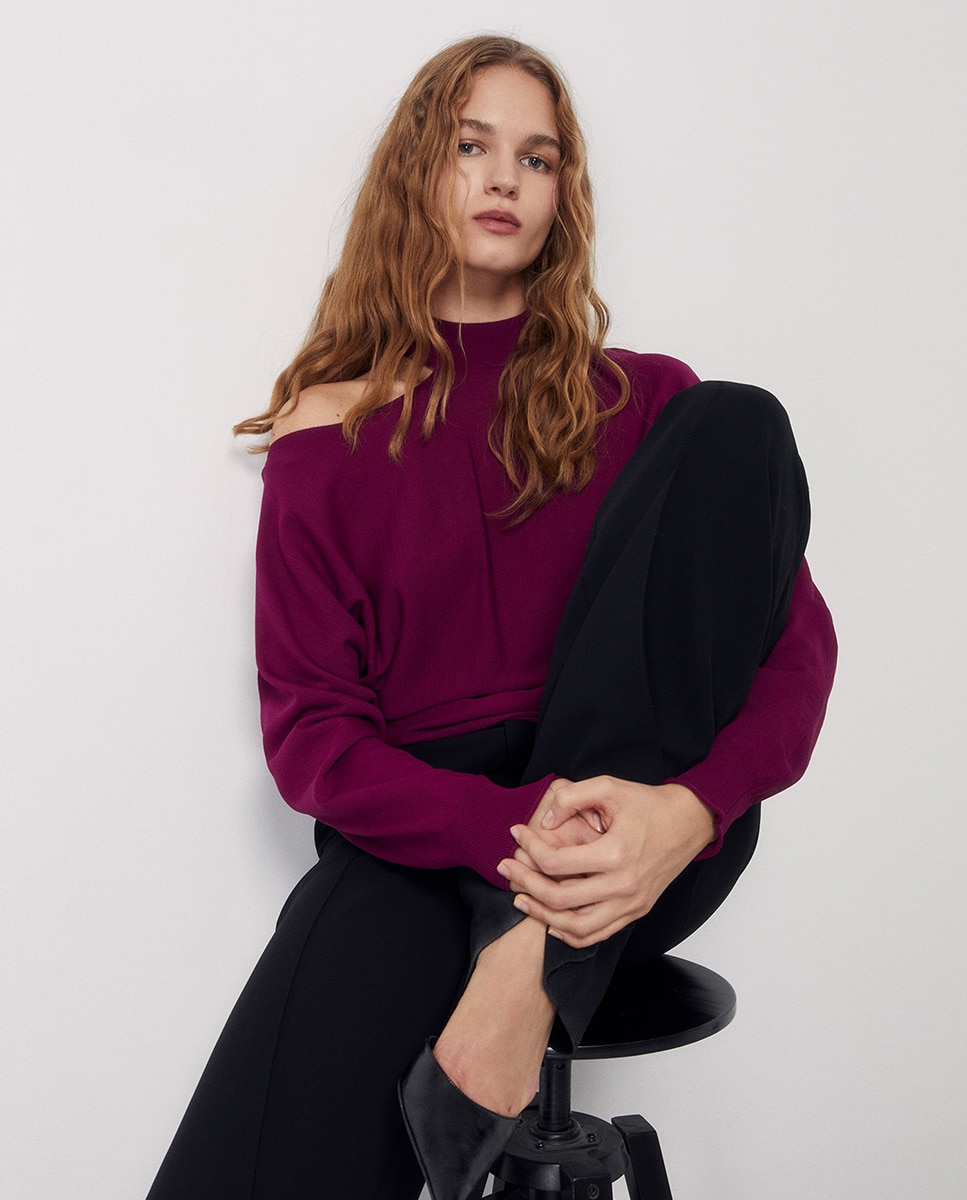 Imagem 1 de Camisola de Malha com Meia Gola e Cut Out