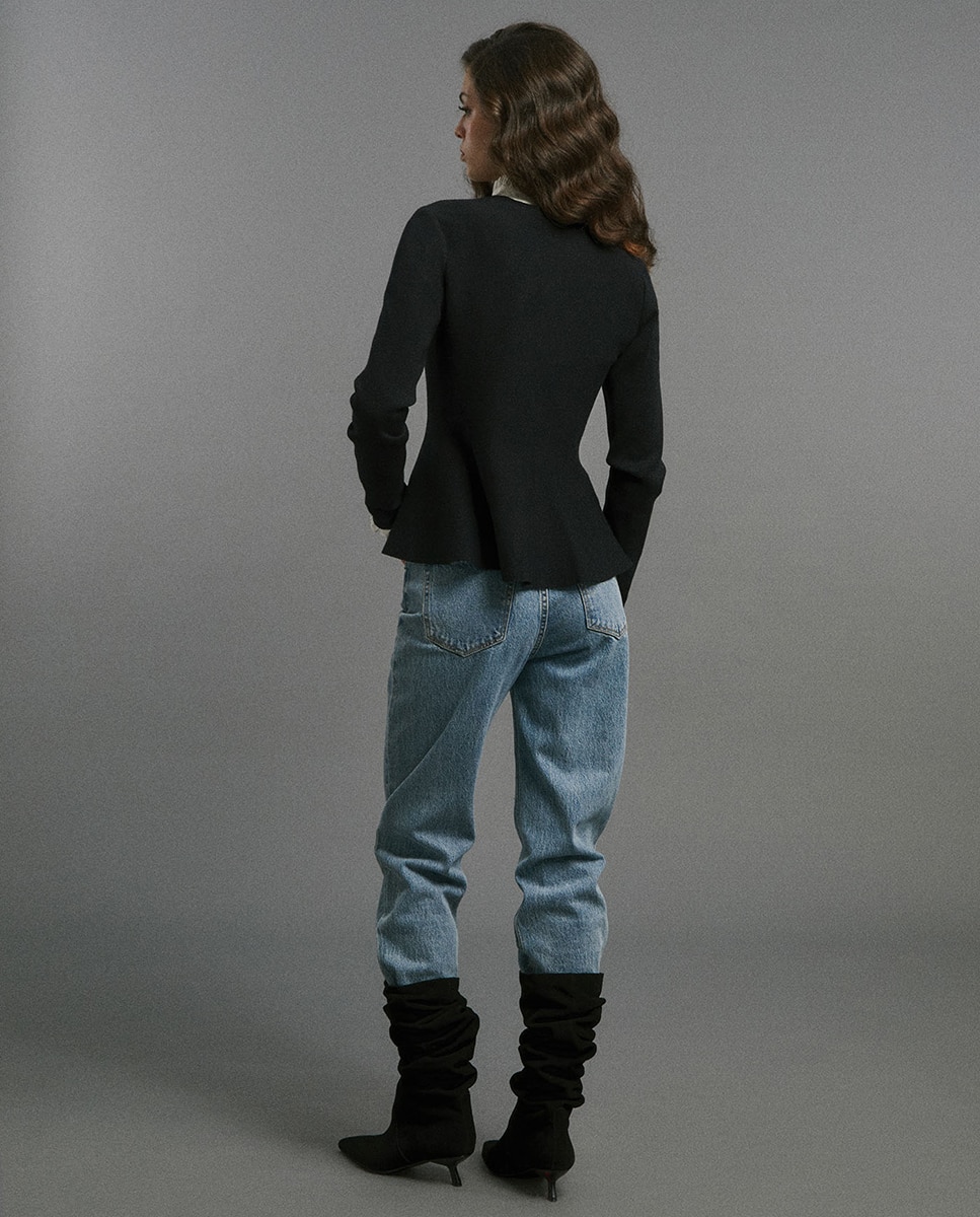 Casaco de Peplum com Botões Dourados Preto-4