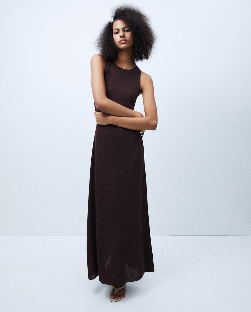 Sfera - Vestido cuello halter liso.