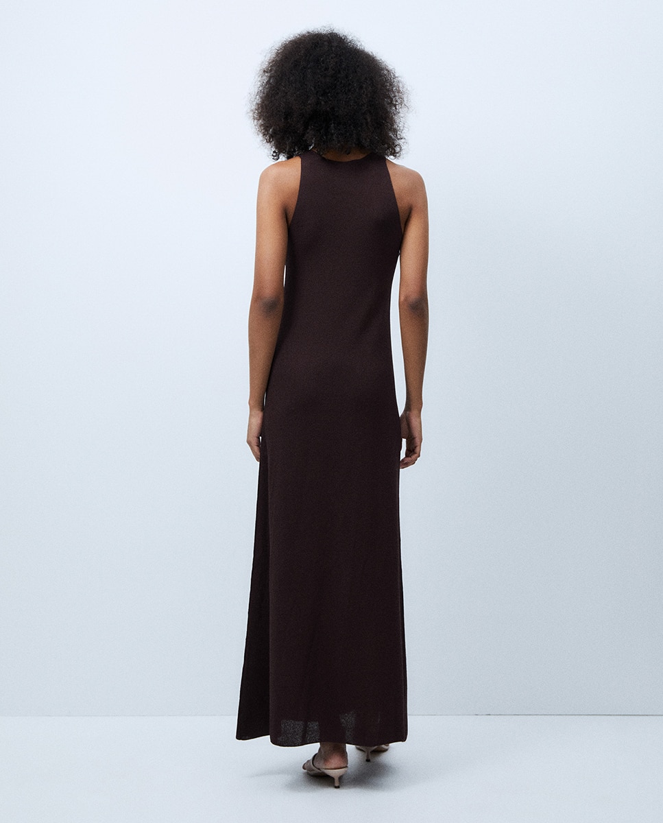 Vestido Liso com Gola Halter Castanho-5