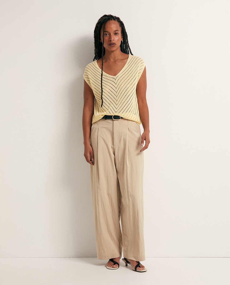 Top com Decote em Bico Amarelo-2