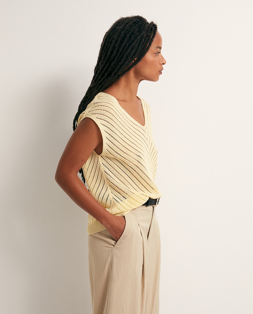 Top com Decote em Bico Amarelo-4