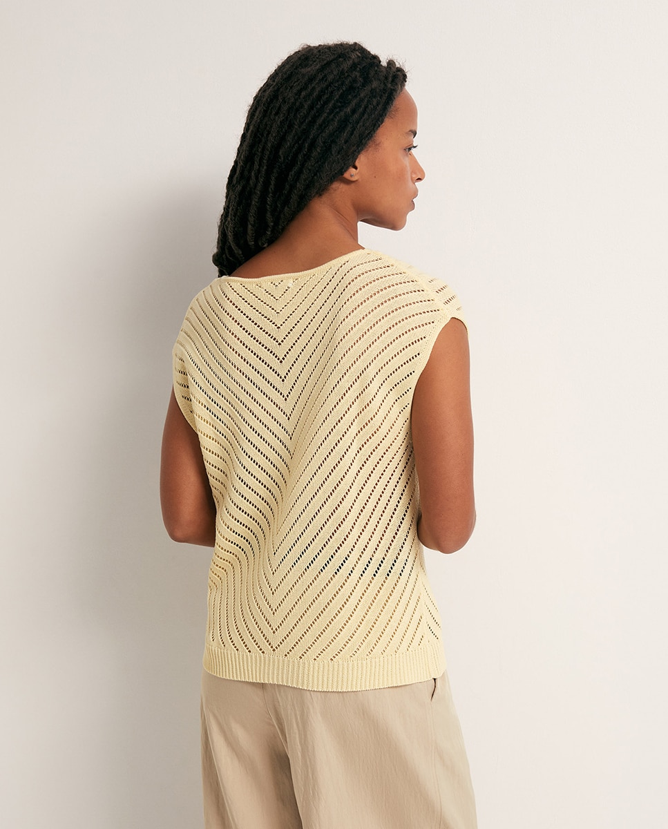 Top com Decote em Bico Amarelo-5