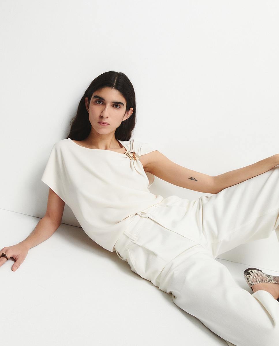 Top com aplique dourado Branco-marfim-6