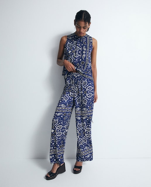 Imagen 0 de Pantalón estampado pañuelo