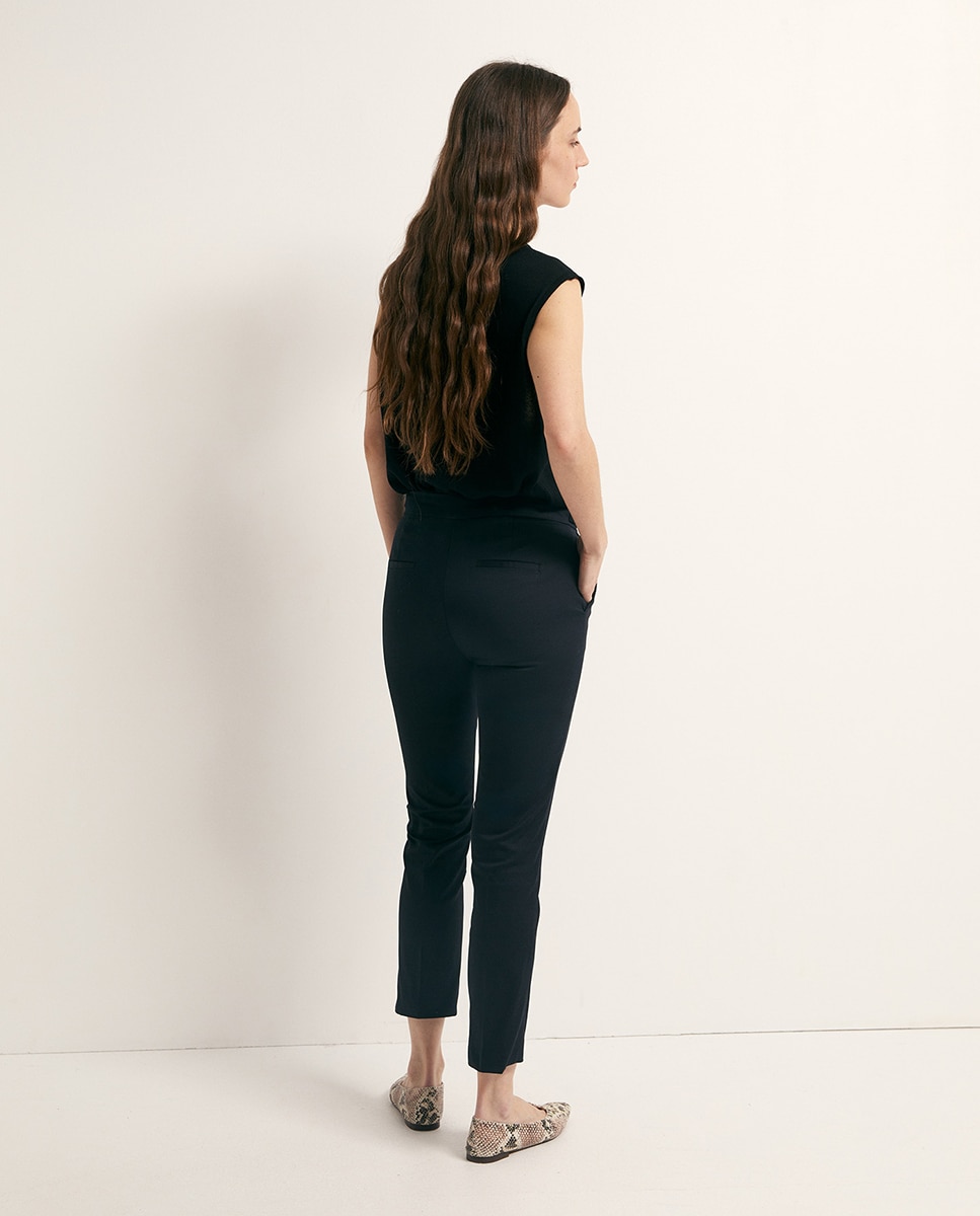 Calças Capri com Fivela Preto-4