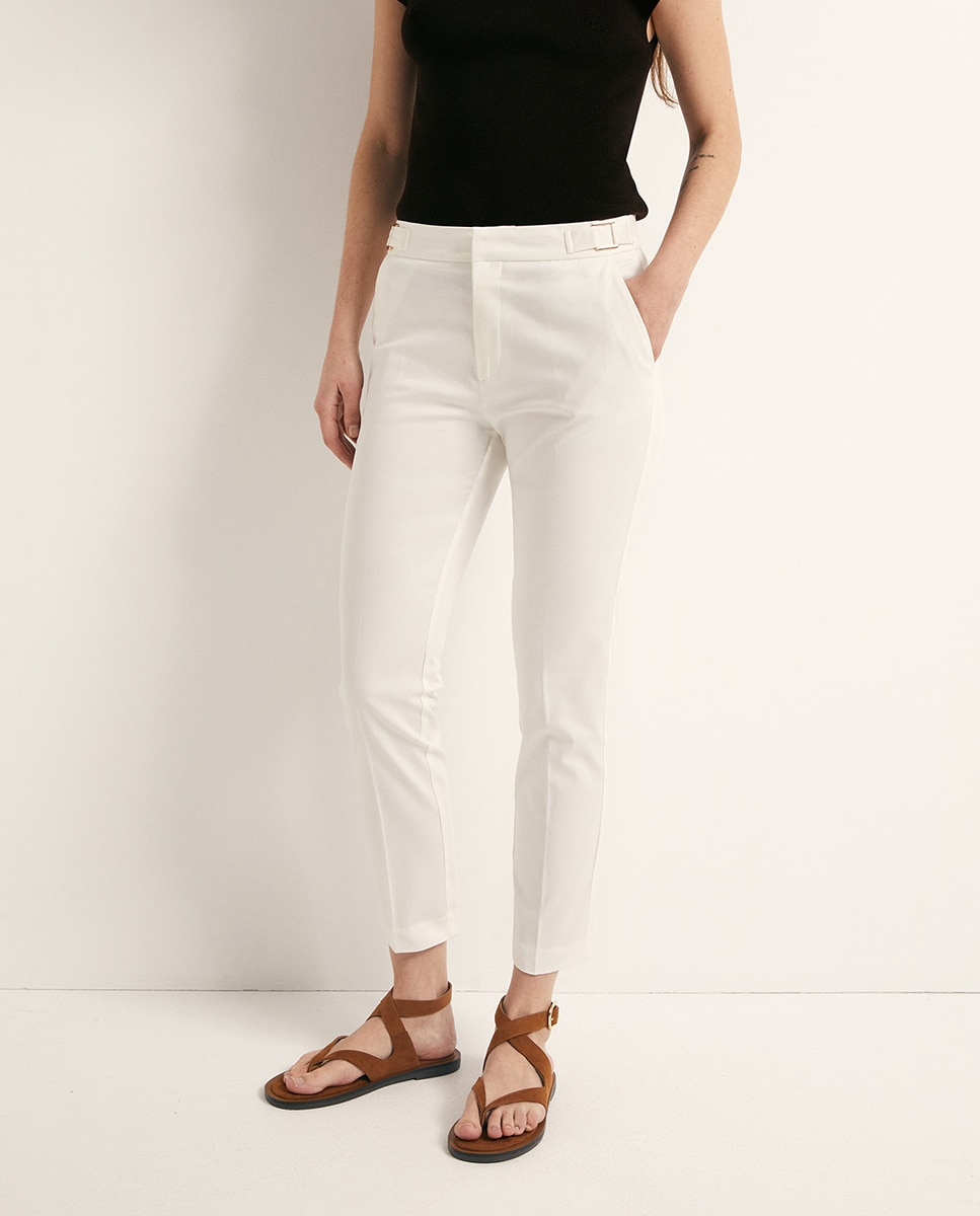 Calças Capri com Fivela Branco-2